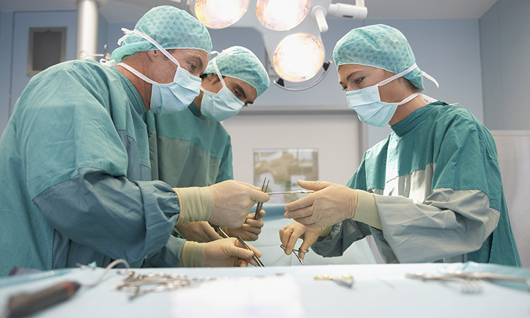 Робот-хирург вылечит россиян от рака